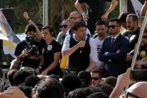 Em campanha, Renan Santos chama Lula de ‘bêbado’ e Flávio de ‘maldito'