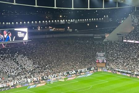 Torcedores do Corinthians em jogo contra o Cruzeiro