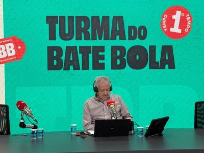 Emanuel Carneiro anunciou as manchetes da Turma do Bate-Bola desta segunda-feira (17) • Henrique André/Itatiaia