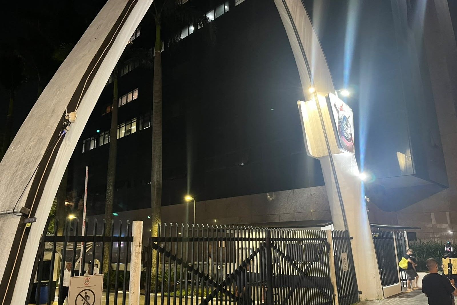 Conselheiros do Corinthians emitem parecer sobre renovação de Memphis