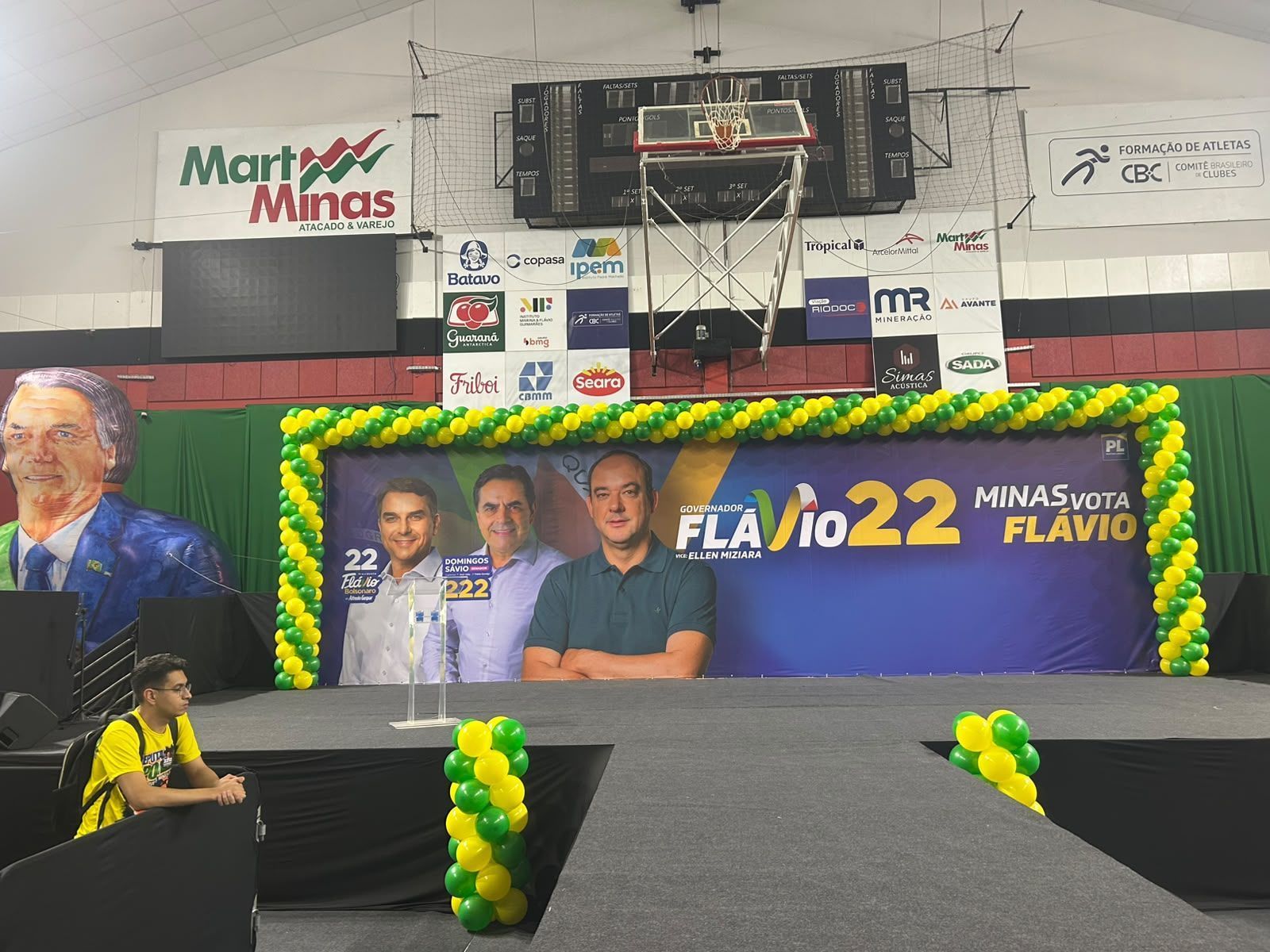 Roscoe espera cinco visitas de Flávio Bolsonaro a Minas Gerais durante campanha