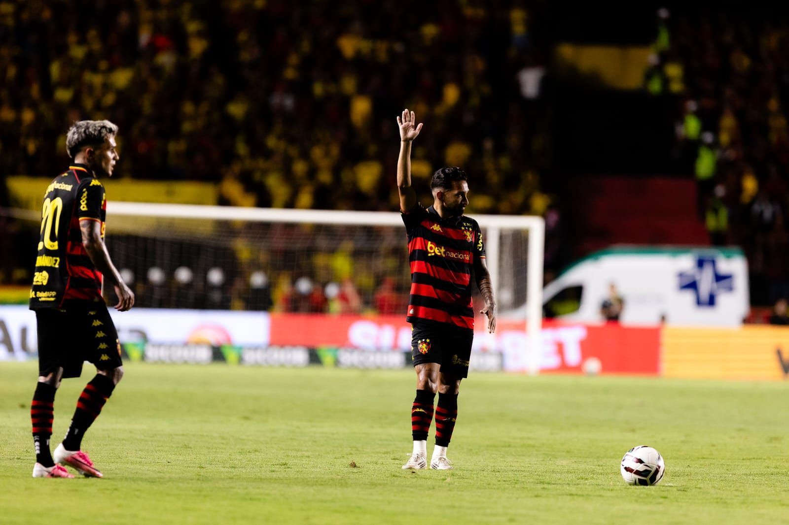 'Garçom' na última vitória, Clayson projeta duelo do Sport diante do Avaí