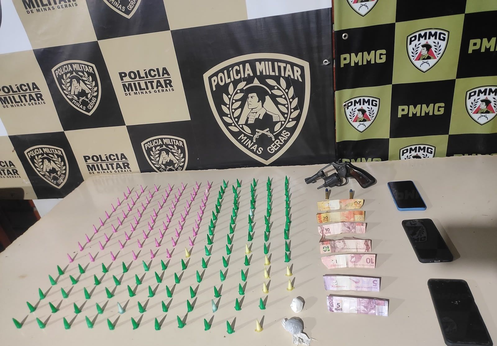 Três homens são presos por tráfico de drogas em Januária, no Norte de Minas