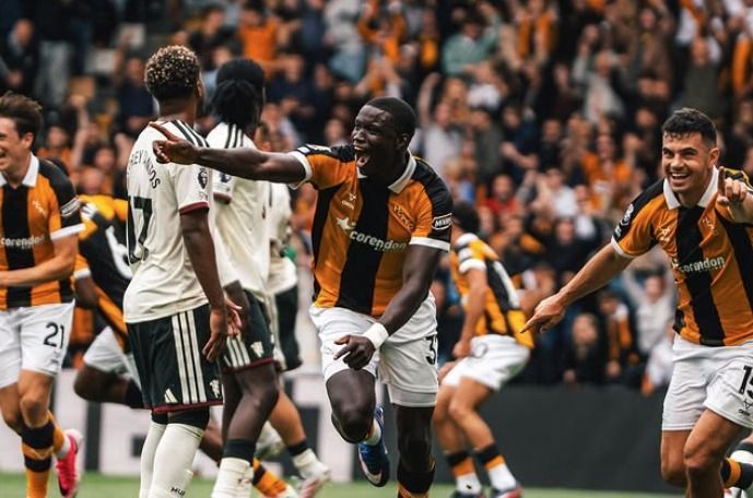 United vacila e estreia com derrota para o Hull City na Premier League