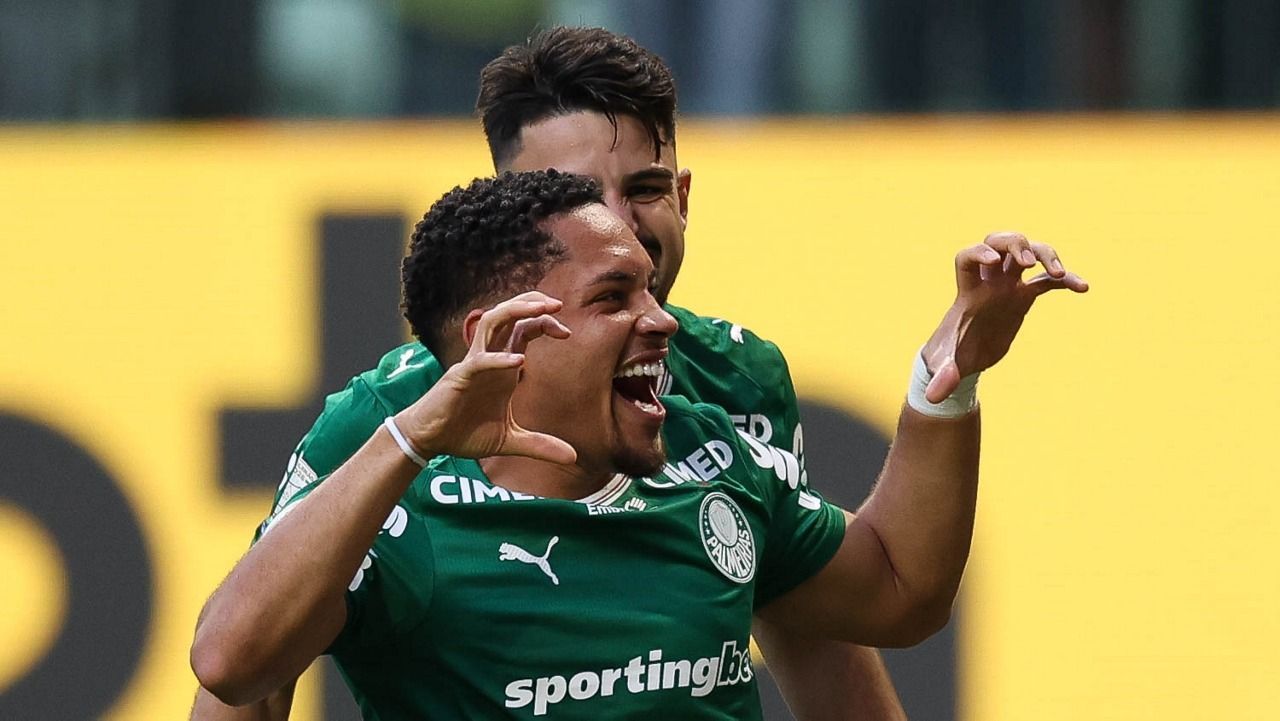Vitor Roque desencanta e quebra jejum de cinco meses no Palmeiras