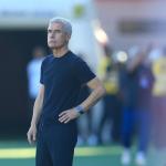 Luís Castro considera derrota do Grêmio injusta e critica arbitragem após gol anulado
