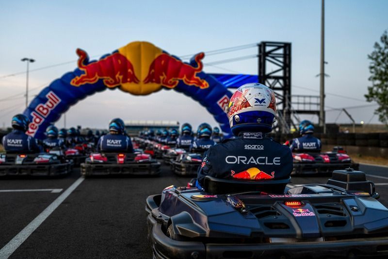 Tetracampeão da F1, Verstappen retorna ao kart e disputará corrida contra 100 pilotos