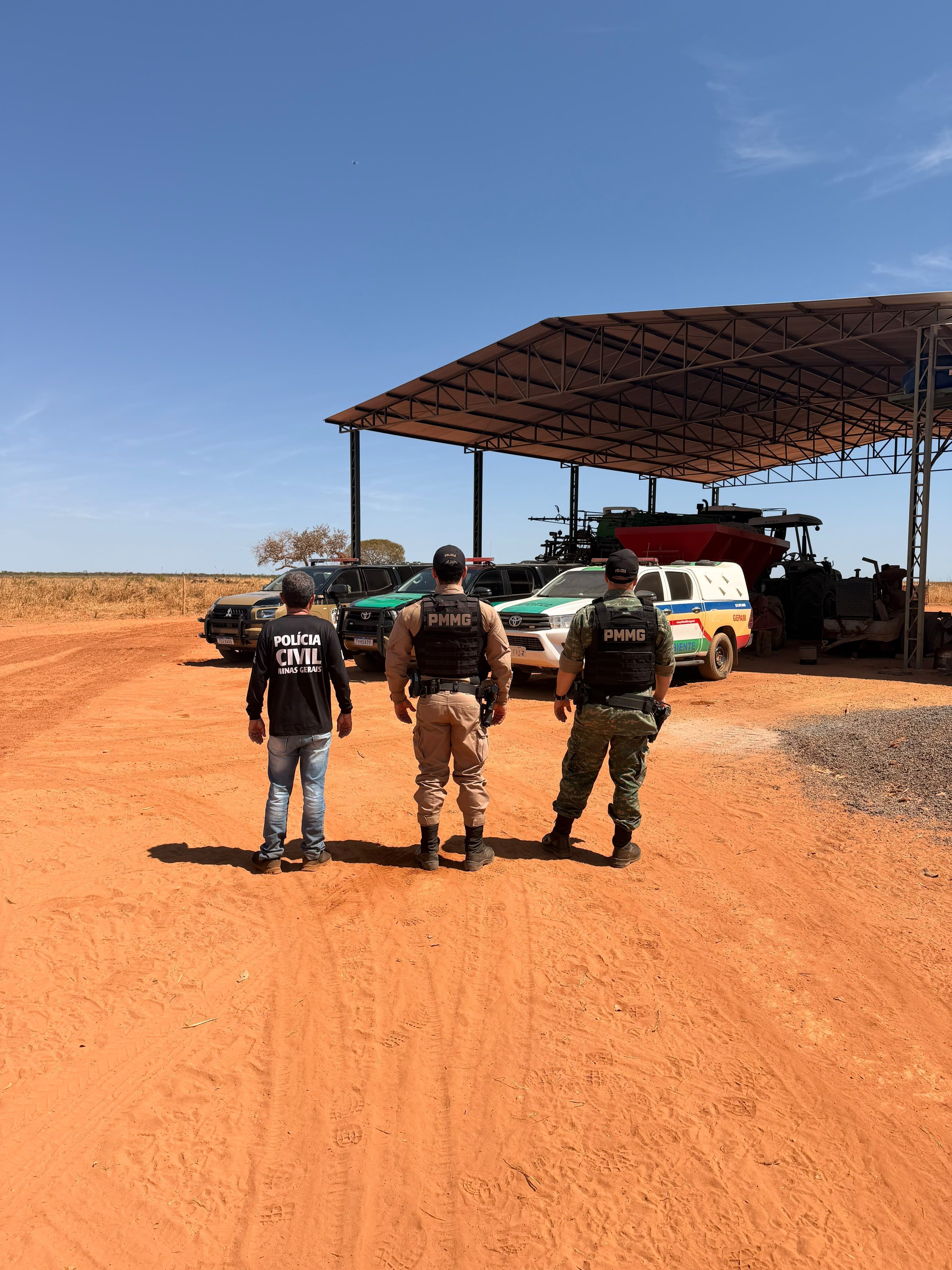 Mulher é presa com motos furtadas e grande quantidade de máquinas em fazenda de MG