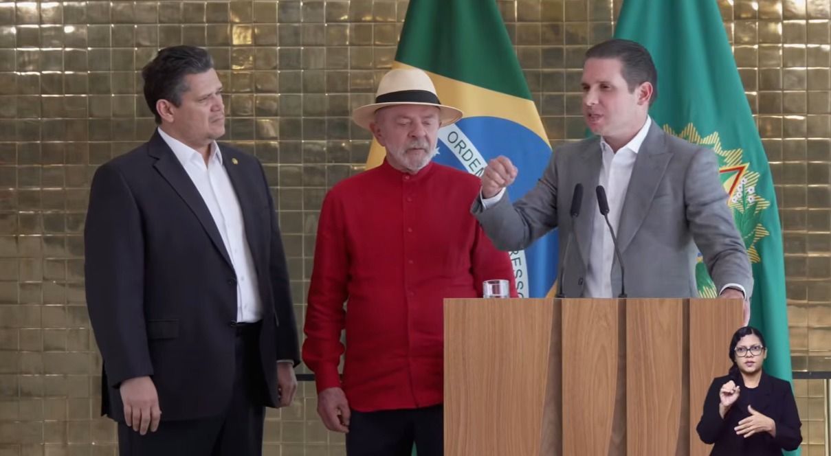 Hugo Motta anuncia instalação de comissão para votar fim da 'taxa das blusinhas'