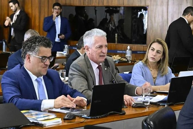 Petistas acionam PF para investigar possível ligação de Flávio com suspeitos de fraude no INSS