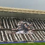 Torcida do Corinthians provoca Santos com mosaico antes de clássico