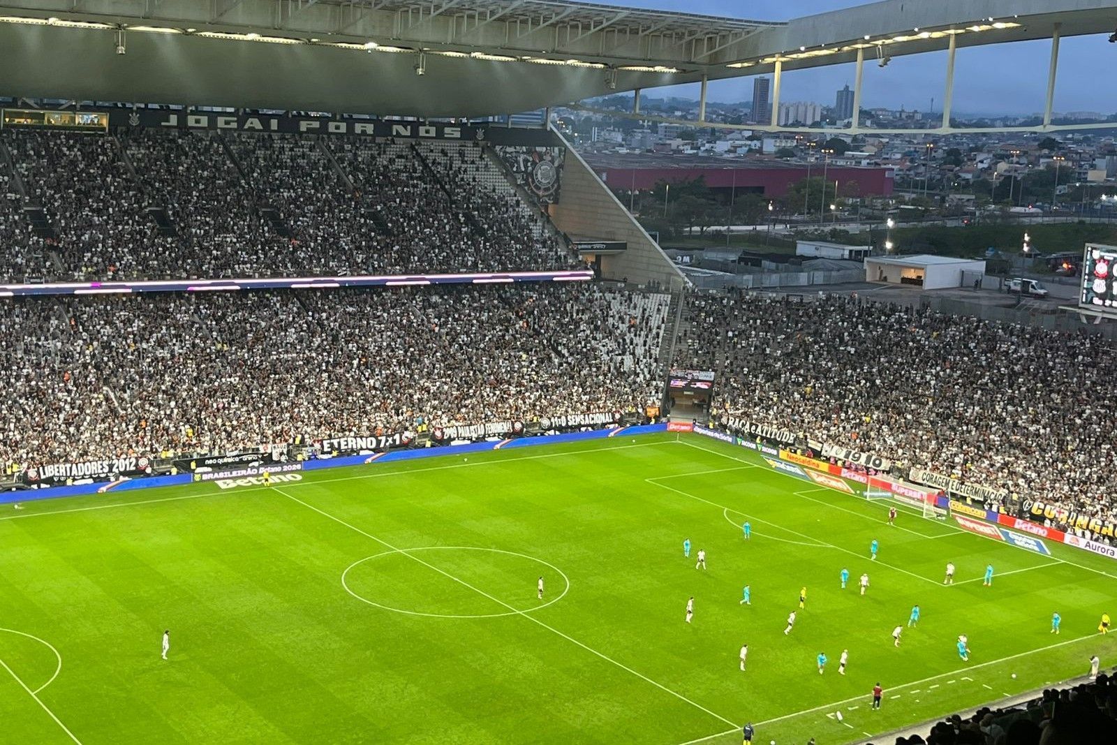Corinthians registra maior público do ano em clássico contra o Santos