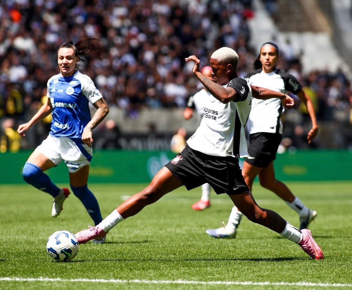 Cruzeiro x Corinthians: atacante deixa campo chorando e vira dúvida para jogo de volta