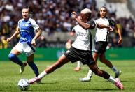 Cruzeiro x Corinthians: atacante deixa campo chorando e vira dúvida para jogo de volta