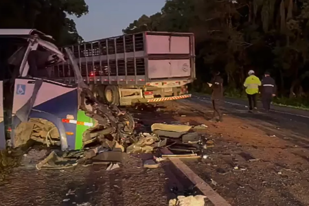Acidente ocorreu na madrugada desta quarta-feira (19)