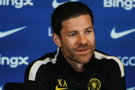 Xabi Alonso em entreista coletiva como técnico do Chelsea
