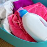 Misturar amaciante com álcool: para que serve e quais os benefícios