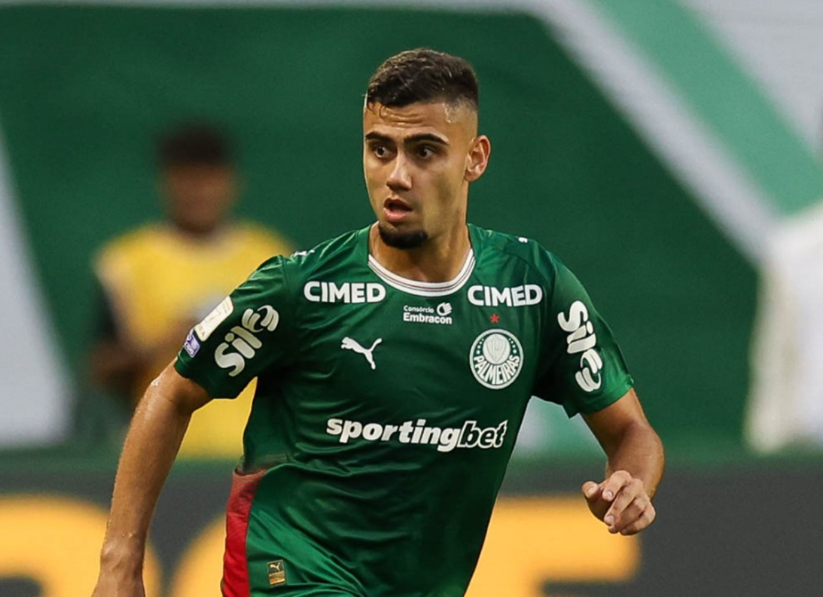 Andreas Pereira recebe jogo a mais de suspensão e desfalca Palmeiras contra LDU