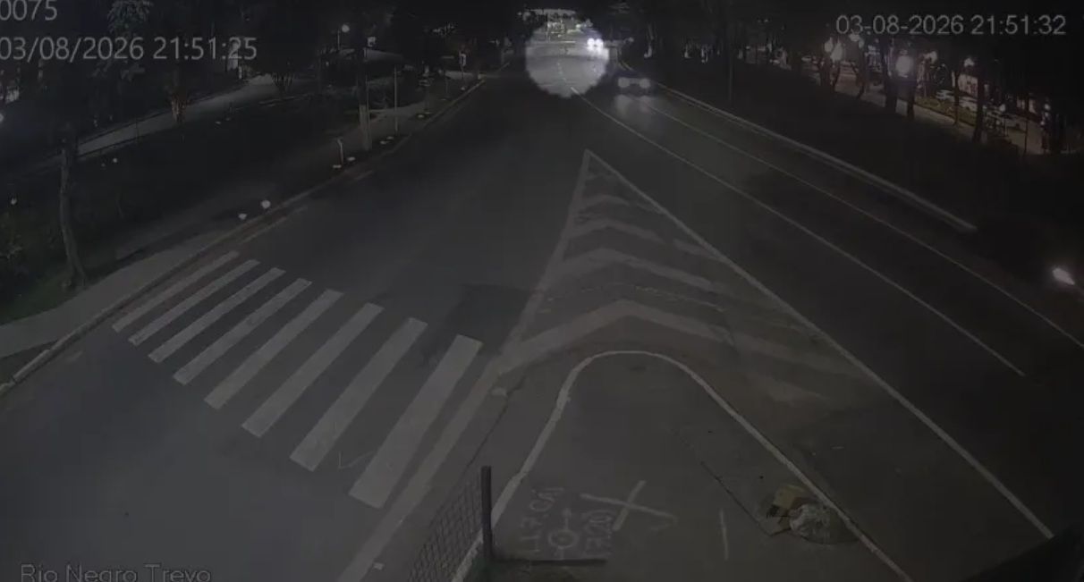 Vídeo: veja momento em que jogador do São Paulo atropela idoso em Barueri-SP