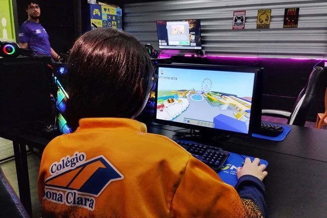 Minecraft: alunos levam parque de diversões para o mundo virtual