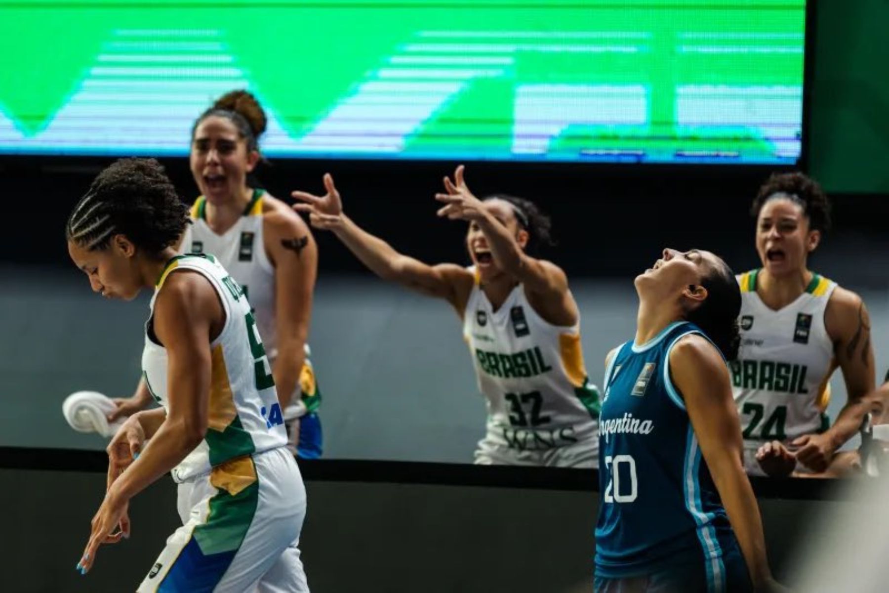 Brasil vence Argentina e vai à semifinal do qualificatório ao pré-olímpico de basquete