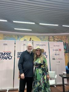 Afonso Borges, criador do 'Sempre um Papo', ao lado da escritora Bruna Lombardi • André Viana/Itatiaia