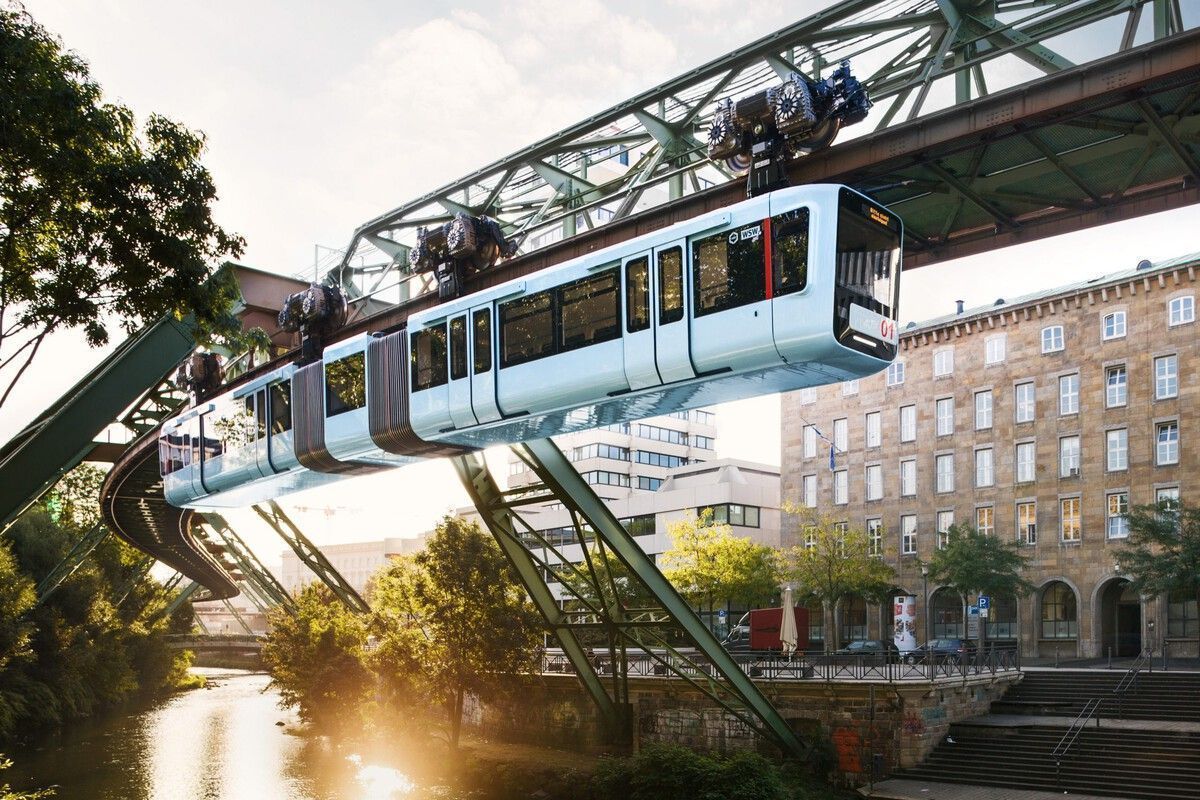 Wuppertal Schwebebahn continua transportando passageiros após 125 anos