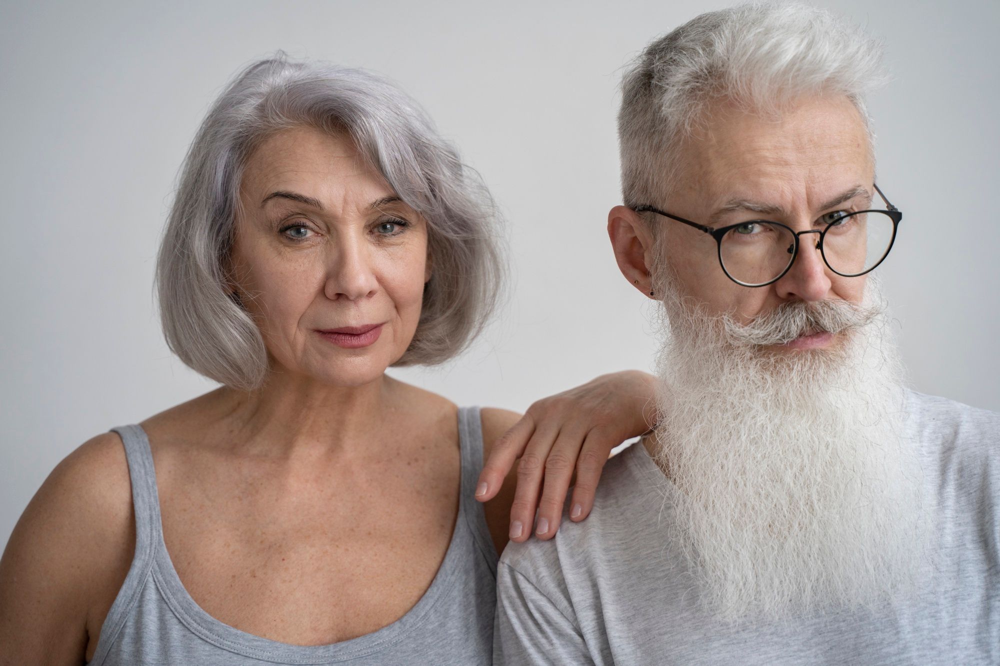 O que a psicologia diz sobre as pessoas que deixam o cabelo grisalho