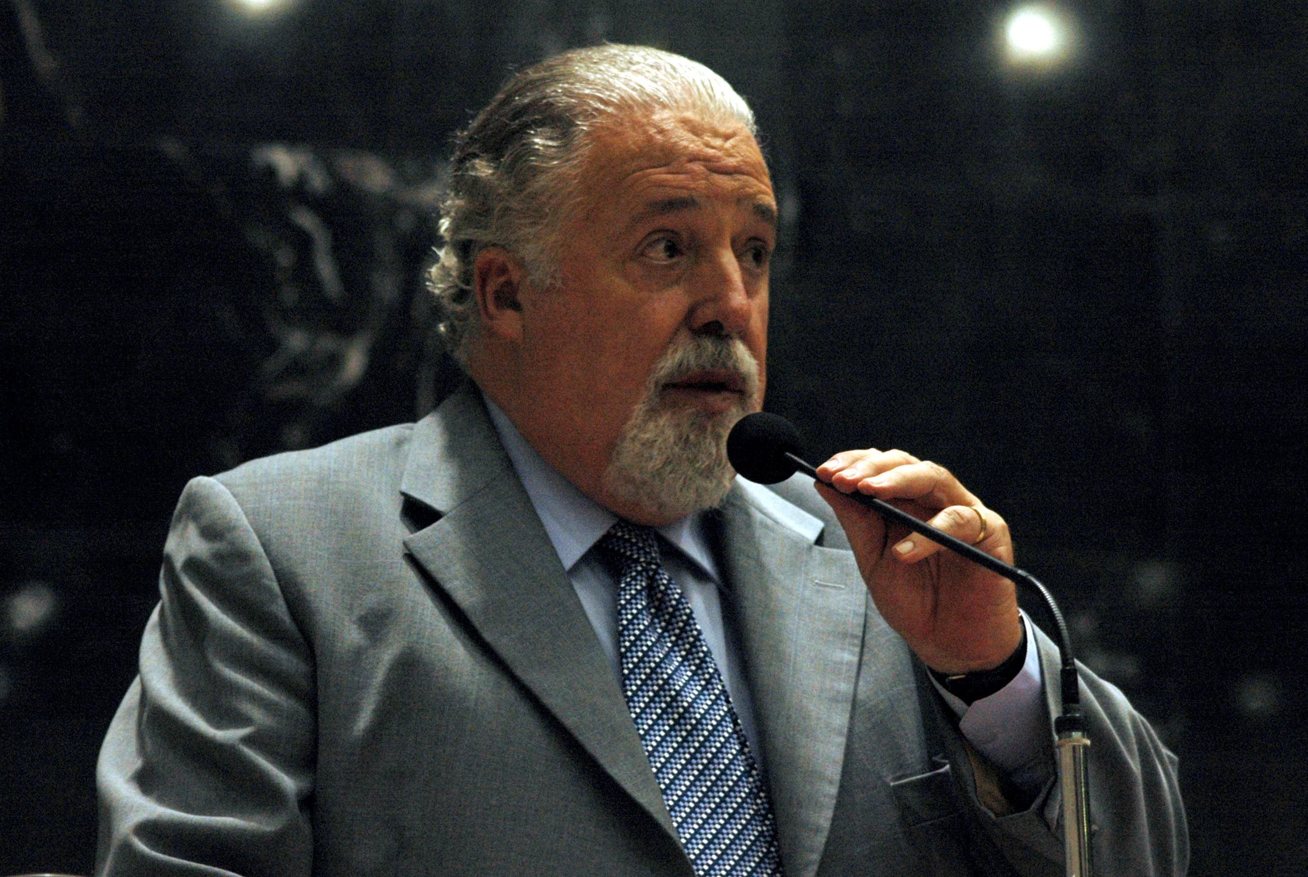 PDT firma aliança com PSDB e anuncia ex-deputado tucano para vice de Kalil