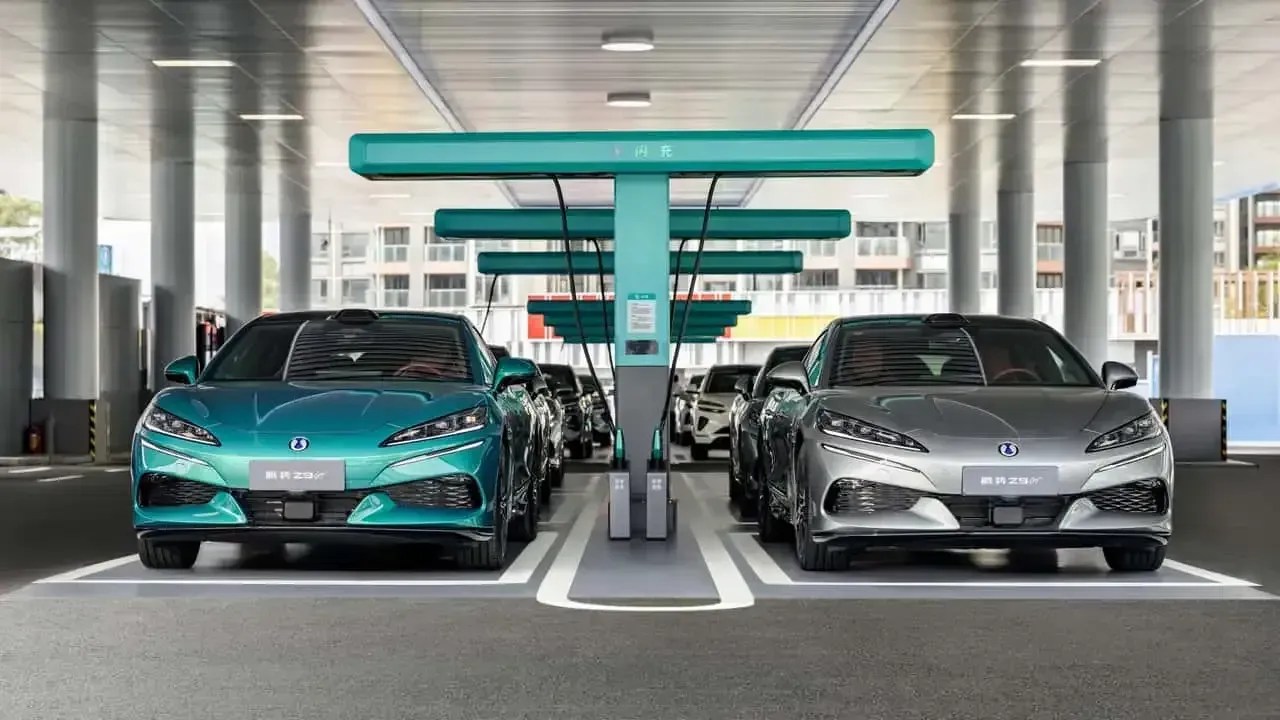 Marca de luxo da BYD promete 1.000 carregadores ultrarrápidos no Brasil até 2027