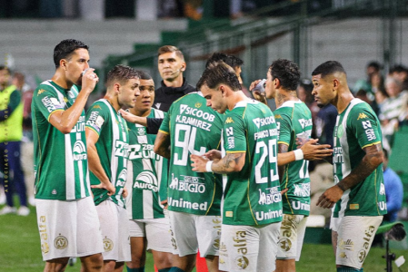 Jogador da Chape sofre múltiplas fraturas, é levado à UTI e passa por cirurgia