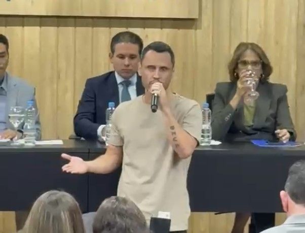 Após desistir de candidatura chorando, Cleitinho pede para voltar a disputar governo de MG