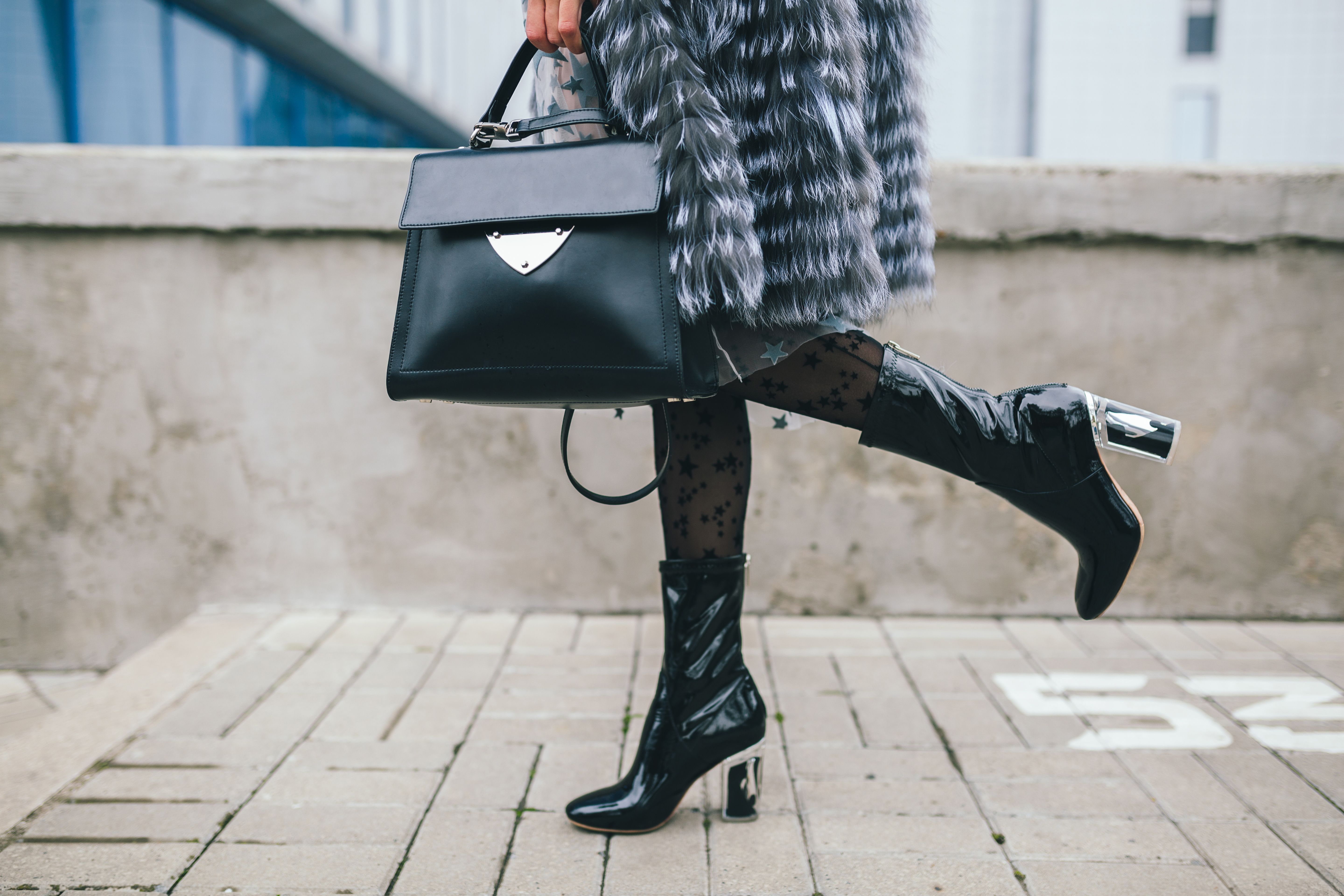 Botas voltam ao centro da moda: couro ou materiais sintéticos?