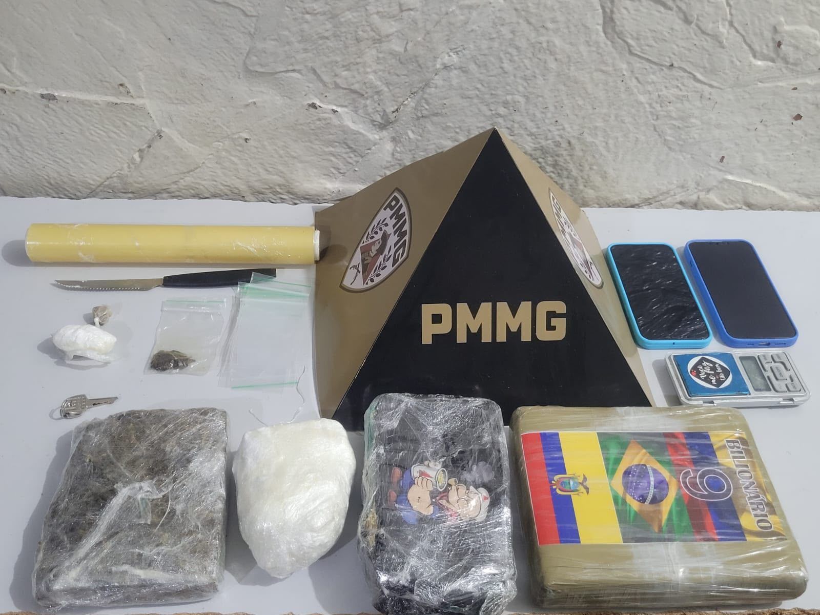 Duas pessoas são presas com drogas durante operação da PM em Montes Claros
