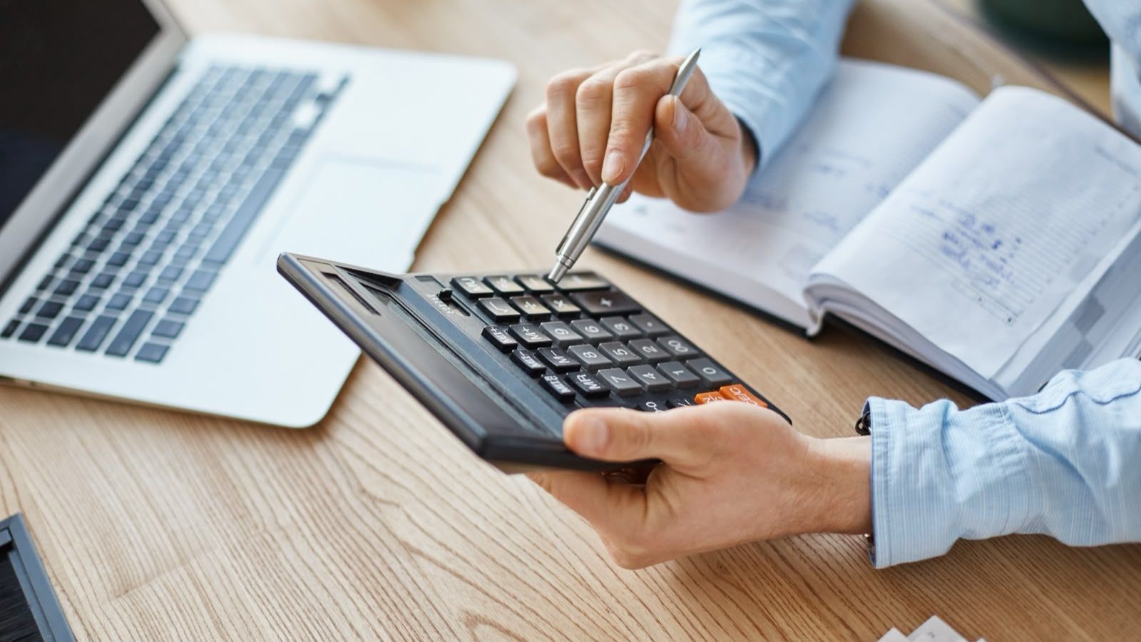Despesas fixas e variáveis: entenda como elas interferem no seu orçamento