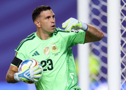 Dibu Martínez em ação pela Argentina na Copa do Mundo de 2026