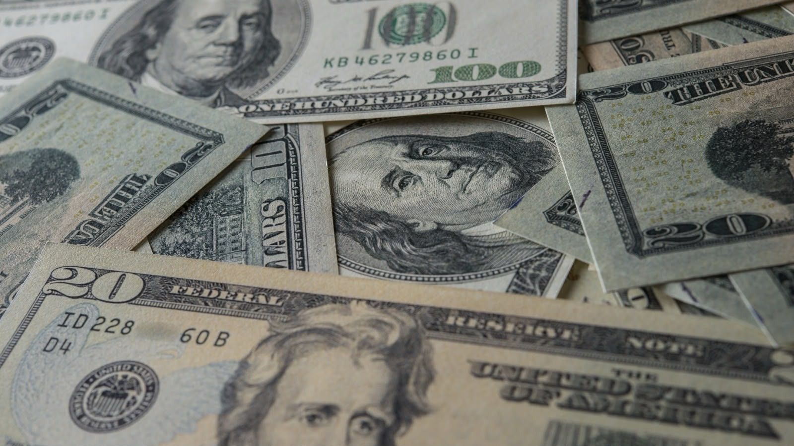 Converter dólar em real: como fazer a melhor escolha, pagar menos taxas e economizar