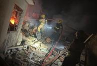 Casa desaba parcialmente após incêndio e explosão, em Varginha.