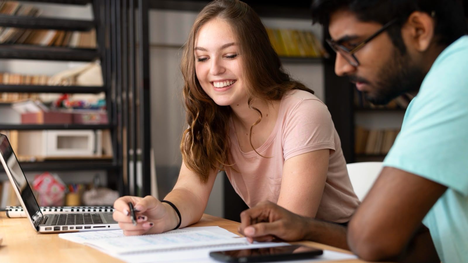 Educação financeira para jovens: estratégias e ferramentas para falar sobre dinheiro