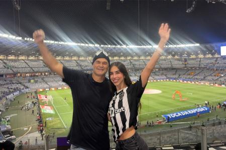 Irmã e pai de Vitão em arquibancada de Cruzeiro x Atlético pelas quartas de final da Copa do Brasil