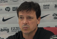 Diniz elogia comprometimento do time do Corinthians: 'Conexão com a torcida'