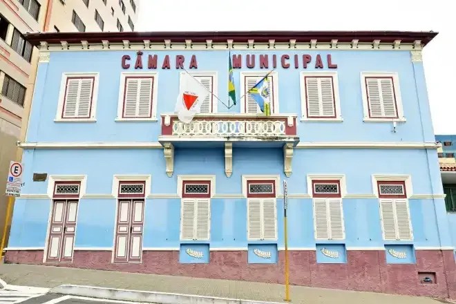 Reunião extraordinária na Câmara de Varginha vai julgar caso do vereador Bruno Leandro