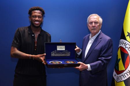 Homenagem recebida por Fred no Fenerbahçe