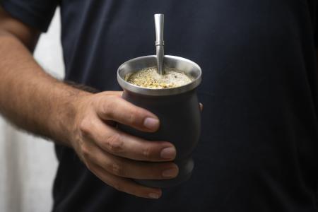Chimarrão é símbolo da cultura gaúcha e mantém viva uma tradição que atravessa gerações.