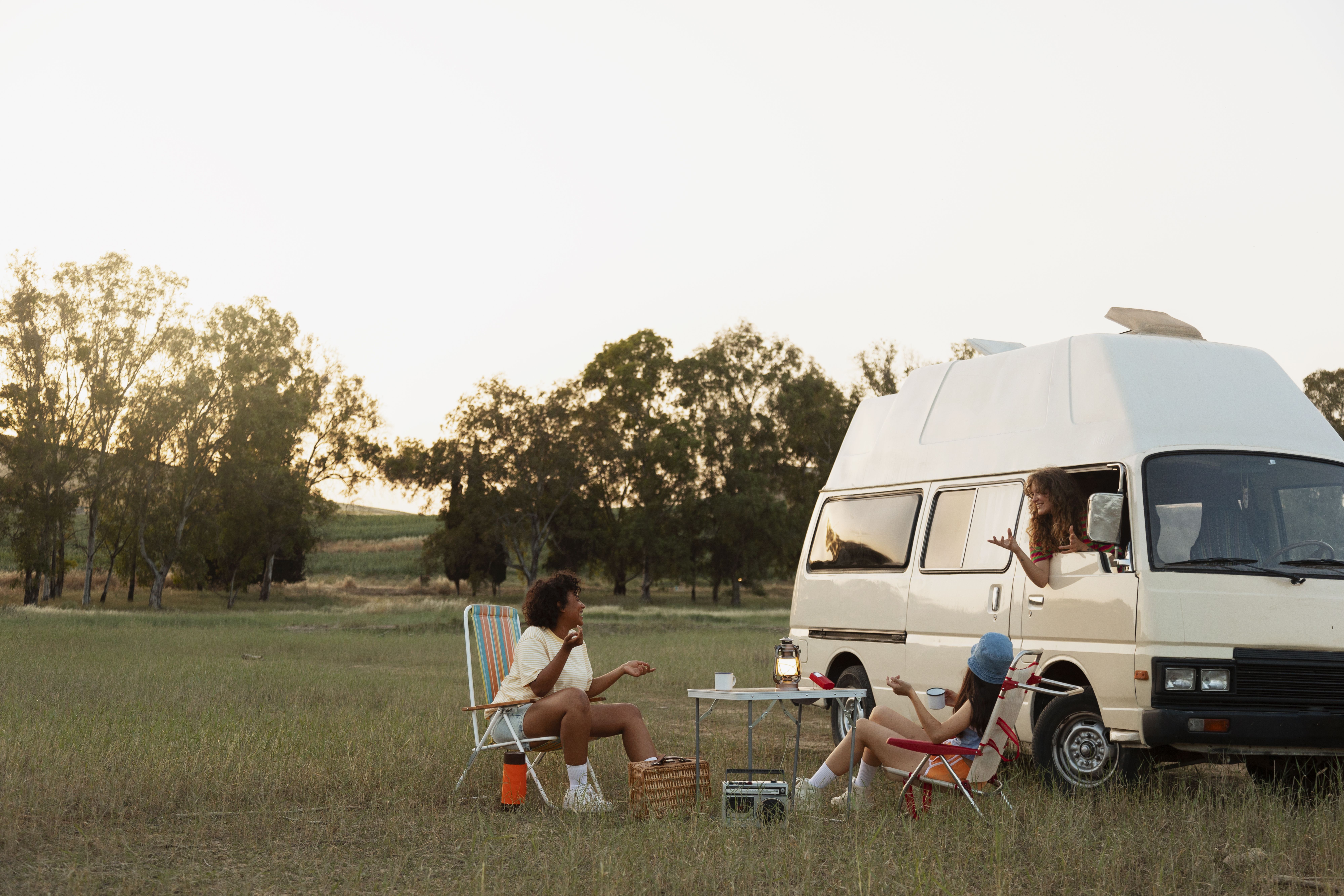 A minicaravana compacta e sustentável com o essencial para viagens em família