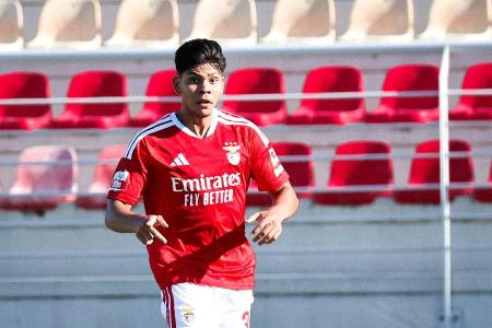 Gabriel Índio em estreia pelo Benfica B