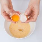 Ovo com gema amarela ou laranja: qual é a melhor opção para a saúde?