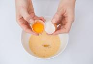 Ovo com gema amarela ou laranja: qual é a melhor opção para a saúde?