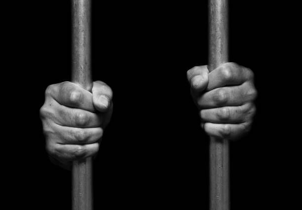 Homem é preso após romper adutora para furtar registro em Mariana