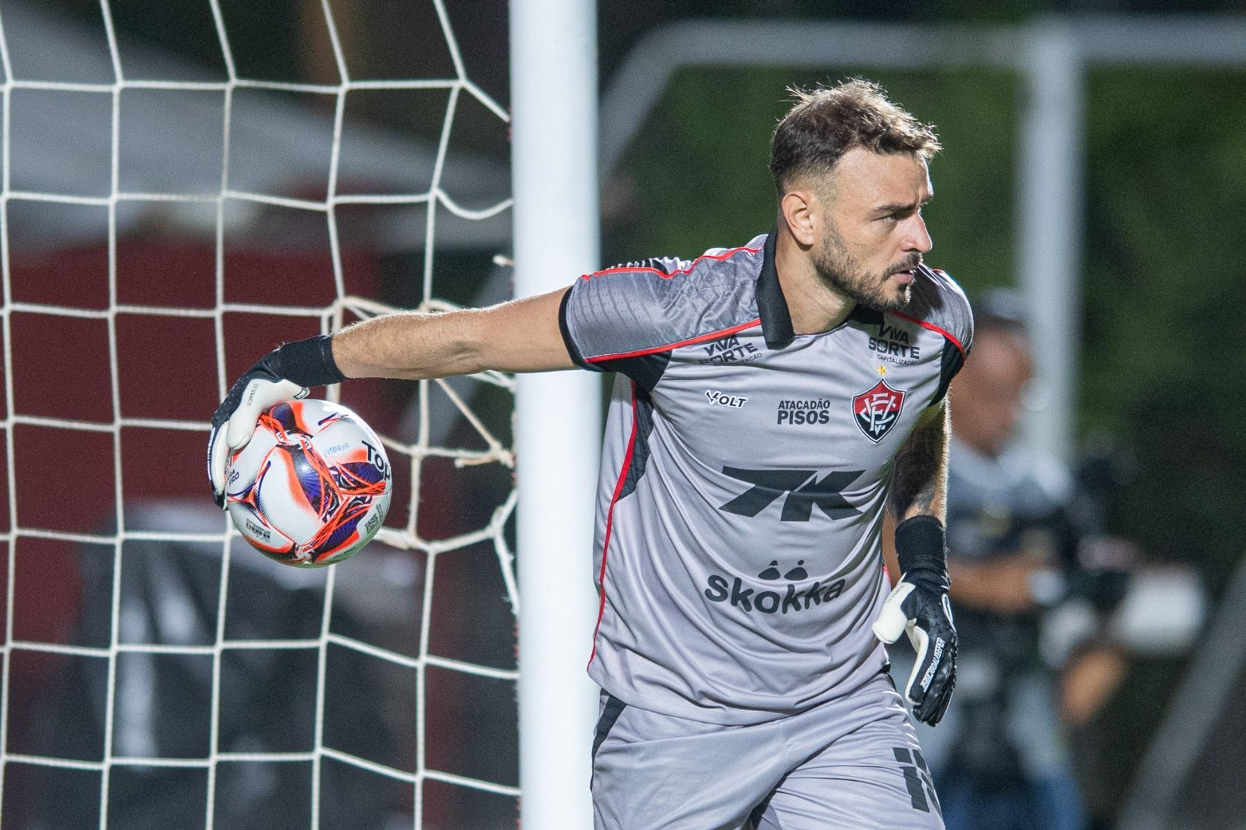 Goleiro ex-Cruzeiro rescinde com clube da Série A e está livre no mercado